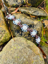 Load image into Gallery viewer, HC - Sunflower Black/White Pearls Bracelet 14mm
