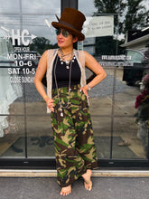 Load image into Gallery viewer, Davi &amp; Dani - All In Camo
