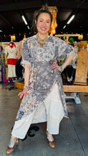 Load image into Gallery viewer, Sacred Heart Linen Tunic
