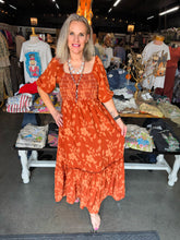 Load image into Gallery viewer, FLORAL PRINT SMOCKED TIERED MAXI DRESS
