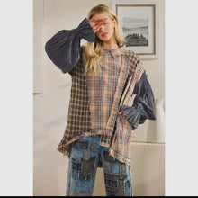 Load image into Gallery viewer, Oli &amp; Hali - Navy Washed Plaid Mixed Terry Quilting Detail Pants
