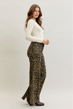 Load image into Gallery viewer, HW Retro Wide Leopard Print Jeans
