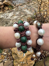 Load image into Gallery viewer, HC - Jade White Pearls Bracelet
