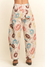 Load image into Gallery viewer, Davi &amp; Dani - Tapestry Cargo Joggers
