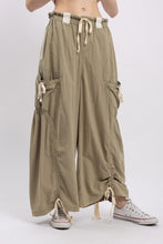 Load image into Gallery viewer, ELASTIC WAIST BAND WITH STRONG MULTI POCKET PANTS  SHIP 09-14-2026
