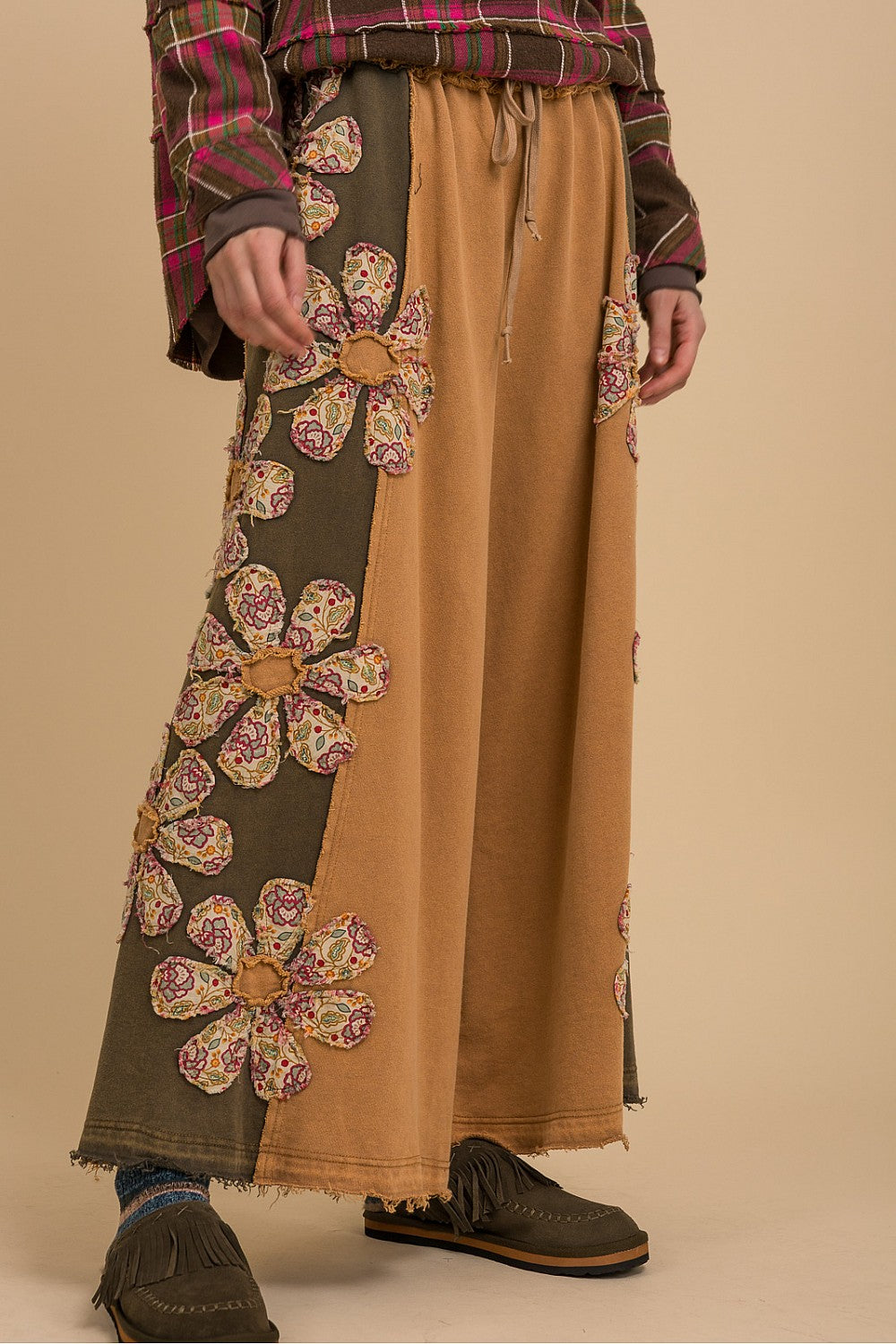 Bluevelvet - ELASTIC WAIST BAND WITH STRING FLOWER PATCH WORK PANTS