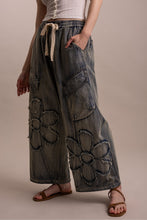 Load image into Gallery viewer, Bluevelvet - FLOWER PATCHWORK CARGO DENIM PANTS
