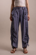 Load image into Gallery viewer, Bluevelvet - CARGO POCKET SIDE RUCHED COLOR TENCEL CAPRI PANTS
