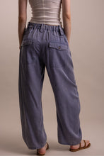 Load image into Gallery viewer, Bluevelvet - CARGO POCKET SIDE RUCHED COLOR TENCEL CAPRI PANTS
