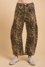 Load image into Gallery viewer, Bluevelvet - LEOPARD PRINT BARREL PANTS
