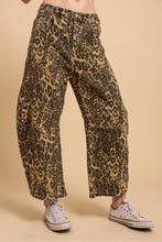 Load image into Gallery viewer, Bluevelvet - LEOPARD PRINT BARREL PANTS
