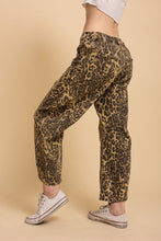 Load image into Gallery viewer, Bluevelvet - LEOPARD PRINT BARREL PANTS
