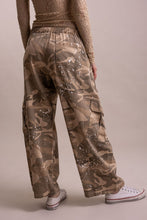 Load image into Gallery viewer, Bluevelvet - ELASTIC WAIST BAND WITH STRING CAMO CARGO PANTS
