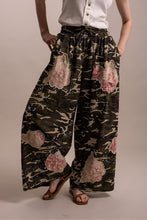 Load image into Gallery viewer, Bluevelvet - CAMO PRINT FLOWER PATCHWORK WIDE LEG PANTS
