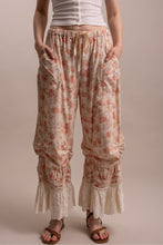 Load image into Gallery viewer, Bluevelvet - FLOWER PRINT RUFFLE LACE HEM PANTS
