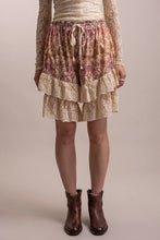 Load image into Gallery viewer, Bluevelvet - LIGHTWEIGHT FLORAL RUFFLE SHORTS
