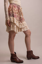 Load image into Gallery viewer, Bluevelvet - LIGHTWEIGHT FLORAL RUFFLE SHORTS
