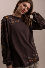 Load image into Gallery viewer, Bluevelvet - FLOWER EMBROIDERY SWEATSHIRT

