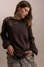 Load image into Gallery viewer, Bluevelvet - FLOWER EMBROIDERY SWEATSHIRT
