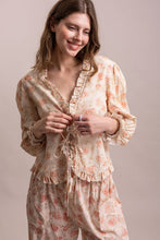Load image into Gallery viewer, Bluevelvet - FLOWER PRINT LONG SLEEVE FRONT TIE TOP
