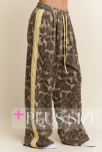 Load image into Gallery viewer, Leopard Print Solid Stripe Wide Leg Bottoms
