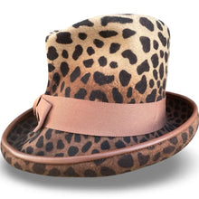 Load image into Gallery viewer, Leopard Diablo - Handmade Top Hat
