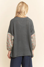 Load image into Gallery viewer, Davi &amp; Dani - Waffle Knit Multi-flower Print Sleeves Top
