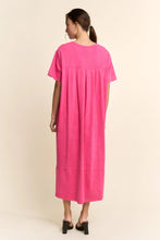 Load image into Gallery viewer, Davi &amp; Dani - Garment Washed Pleated Back Midi Dress
