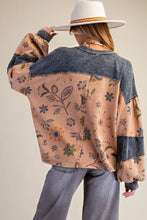 Load image into Gallery viewer, FLORAL PRINT WASHED TERRY HENLEY TOP
