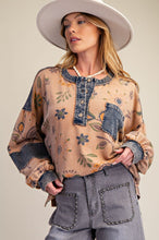 Load image into Gallery viewer, FLORAL PRINT WASHED TERRY HENLEY TOP
