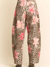 Load image into Gallery viewer, Davi &amp; Dani - Tapestry Cargo Joggers
