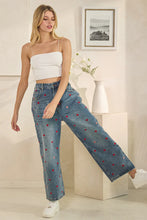 Load image into Gallery viewer, Oli &amp; Hali - WASHED HEART EMBROIDERED BOYFRIEND JEANS
