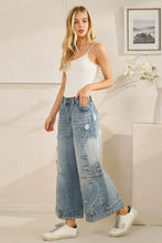 Load image into Gallery viewer, Oli &amp; Hali -  UPSIDE-DOWN DENIM CAPRI PANTS
