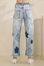 Load image into Gallery viewer, Oli &amp; Hali - WASHED STRETCH FLORAL EMBROIDERY DENIM PANTS
