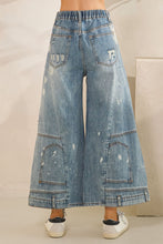 Load image into Gallery viewer, Oli &amp; Hali -  UPSIDE-DOWN DENIM CAPRI PANTS

