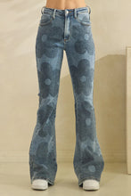 Load image into Gallery viewer, Oli &amp; Hali - 2 WASHED FLORAL BOOT CUT JEANS
