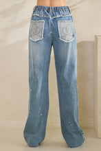 Load image into Gallery viewer, Oli &amp; Hali - WASHED HEART CUTOUT JEANS
