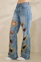Load image into Gallery viewer, Oli &amp; Hali - WASHED HEART CUTOUT JEANS
