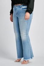 Load image into Gallery viewer, Cello Mid Rise Frayed Hem Super Flare
