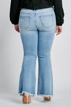Load image into Gallery viewer, Cello Mid Rise Frayed Hem Super Flare
