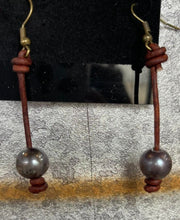 Load image into Gallery viewer, Single Angel Black Pearl Earrings
