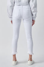 Load image into Gallery viewer, Cello Mid Rise Crop Skinny w. Fray Hem
