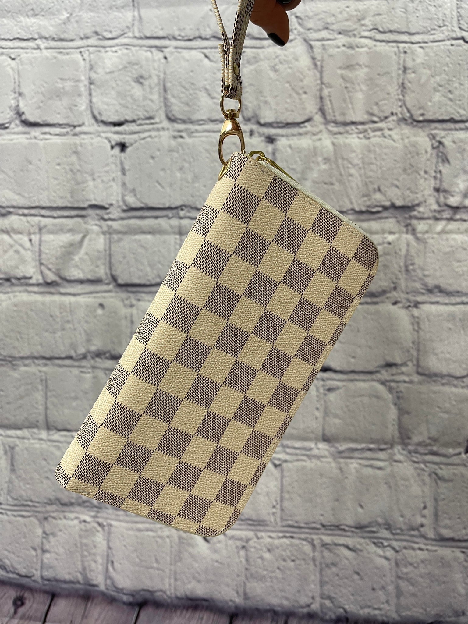 louis vuitton keychain wallet white